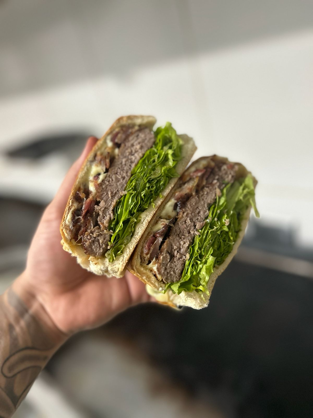 Siga o Instagram oficial do RB Lanches para novidades e promoções de delivery